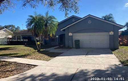 20270 NW 3rd St Pembroke Pines, FL 33029