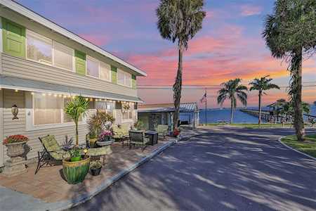 12 Plaza St E Bradenton, FL 34208