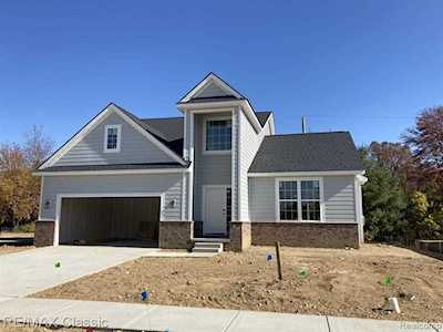 132 Copper Ridge Ct Commerce Twp, MI 48390