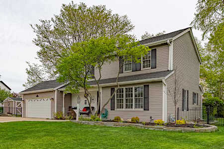 303 Ashwood Dr Schaumburg, IL 60193