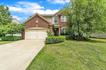 19085 England Dr Macomb Twp, MI 48042