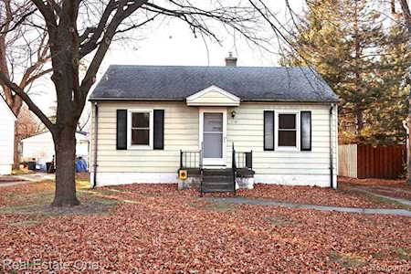 15161 Alexander St Livonia, MI 48154