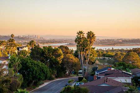 5201 Soledad Mountain Rd San Diego, CA 92109