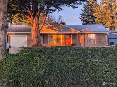 16723 Ashworth Ave N Shoreline, WA 98133