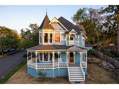 916 Washington ST Oregon City, OR 97045