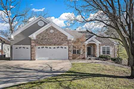 605 Charlemagne Dr Lake St Louis, MO 63367
