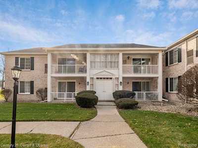 38212 Ann Arbor Trl Livonia, MI 48150