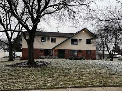 8308 Oak Leaf Dr #1004 Woodridge, IL 60517