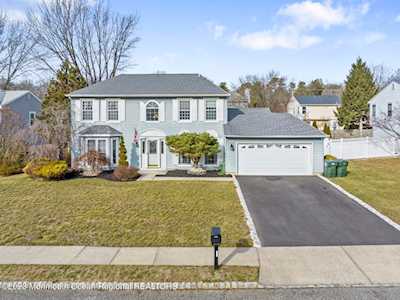 59 Heritage Dr Howell, NJ 07731
