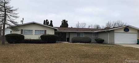 25830 E S Castlereigh Dr Farmington Hills, MI 48336