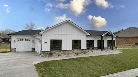 3033 Masters Dr Floyds Knobs, IN 47119