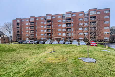 600 Naples Ct #205 Glenview, IL 60025