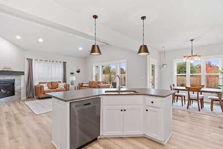 333 Cheney Loop Central Point, OR 97502