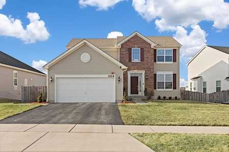 1924 Sheffield Dr Hoffman Estates, IL 60192