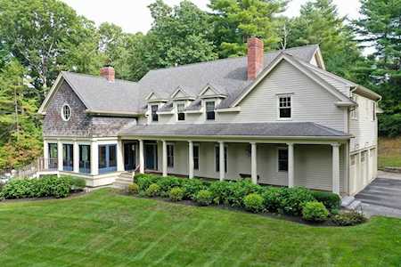 72 Centre St Dover, MA 02030