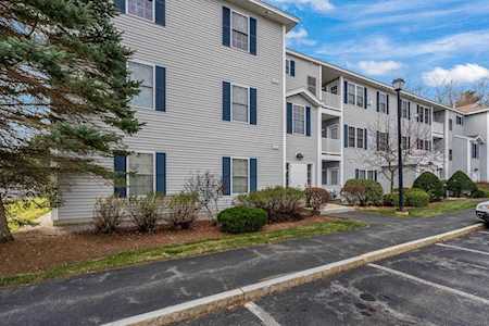 4 Crestview Circle #105 Londonderry, NH 03053
