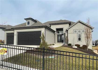 17309 Bradshaw St Overland Park, KS 66221