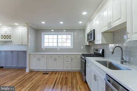 16 Hastings Ct Turnersville, NJ 08012