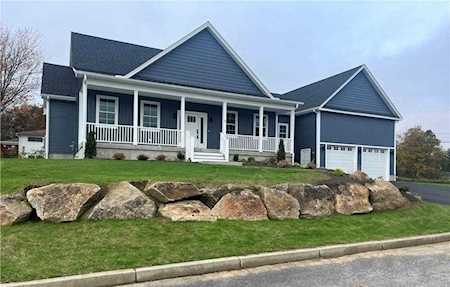 3 Coletta Ct Cranston, RI 02921