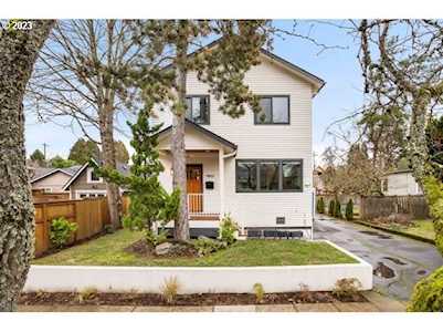 7822 SE 16th AVE Portland, OR 97202
