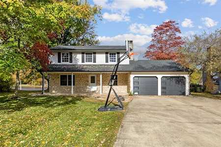 3696 W South Wood Lake Dr Columbus, IN 47201