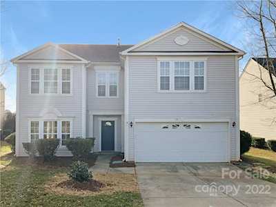 121 Farm Springs Dr Mount Holly, NC 28120