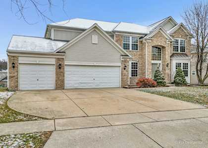 906 Blue Ridge Dr Streamwood, IL 60107