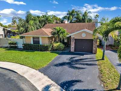 720 Shiloh Ter Davie, FL 33325