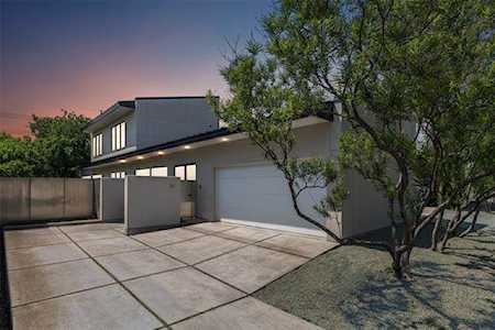 31 Vanguard Way Dallas, TX 75243
