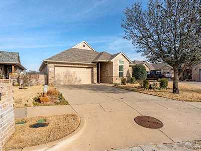 212 Captains Court Granbury, TX 76049