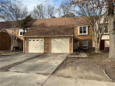 4044 Oak Moss Ct Chesapeake, VA 23321