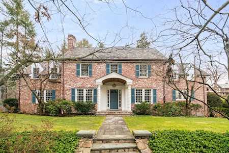 24 Lincoln Road Wellesley, MA 02481