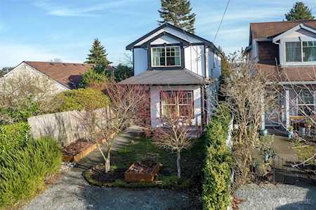 10226 20th Ave SW Seattle, WA 98146