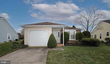 12 Hamilton Ct Mount Laurel, NJ 08054