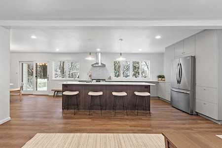 912 Thoreau Drive Burnsville, MN 55337