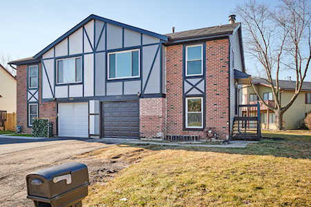 307 Walnut Circle #307 Bolingbrook, IL 60440