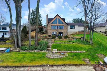 5040 Island View Dr Fenton Twp, MI 48451