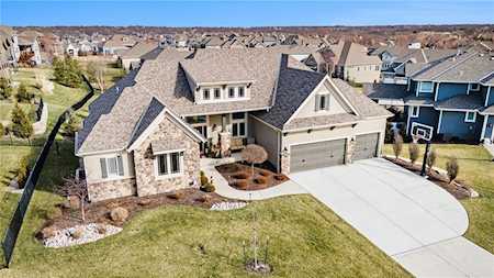 3196 SW Mowat Dr Lee's Summit, MO 64081