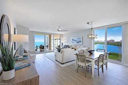 40 Seagate Dr #1004 Naples, FL 34103