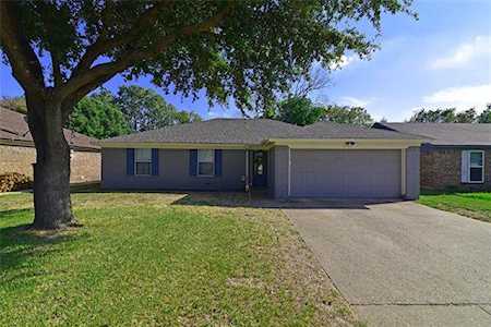 4112 Willow Springs Drive Arlington, TX 76001