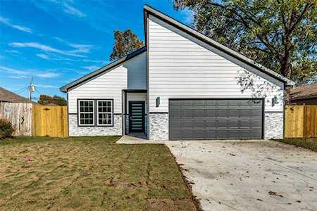 823 E Arlington Avenue Fort Worth, TX 76104
