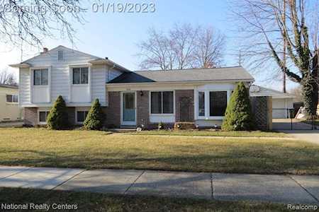 204 Meadowlake Rd Canton Twp, MI 48188