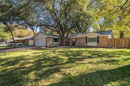 2608 Greenwood Lane Arlington, TX 76013