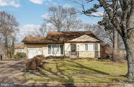 323 Nature Dr Cherry Hill, NJ 08003