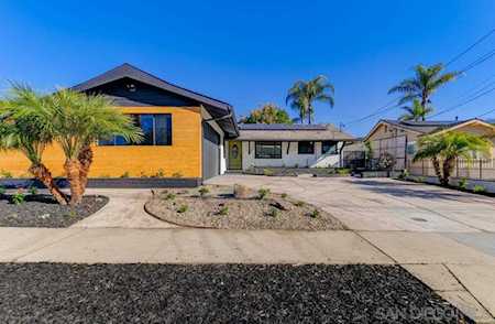 6385 Lake Aral Dr San Diego, CA 92119