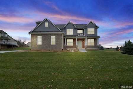 916 Saddle Club Ln Hartland Twp, MI 48843