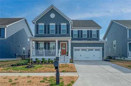 733 Big Bear Ln Chesapeake, VA 23323