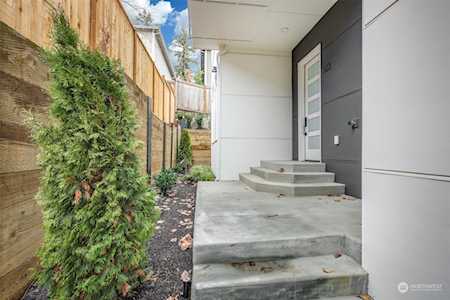 6440 NE 181st St #103 Kenmore, WA 98028