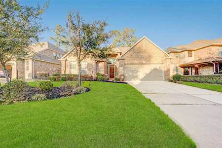 26 Whispering Thicket Place Tomball, TX 77375
