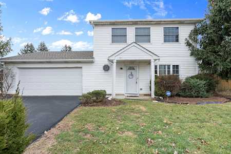 1110 Norwood Ln Aurora, IL 60504